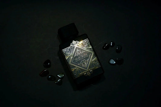 Perché i Profumi Arabi Durano di Più? La Verità Dietro le Fragranze che Lasciano il Segn
